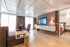 TUI Cruises Mein Schiff 4 Accommodation Theme Suite 3.jpg